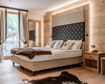Hotel Salvadori - Mezzana - Bedroom