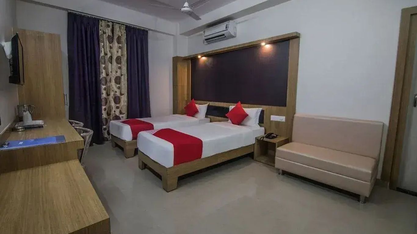 OYO 15700 Spectrum Residency