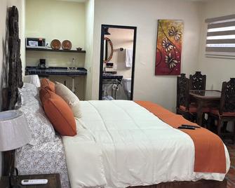 Charming lodge with AC and WiFi in soothing San Pedro Tlaquepaque. - Tlaquepaque - Bedroom