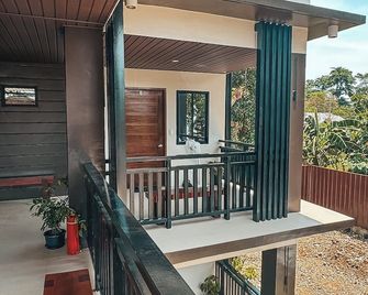 Tiwi's Travellers Inn - Puerto Princesa - Balcony
