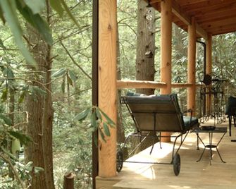 Garden of Eden Cabins - Cosby - Patio