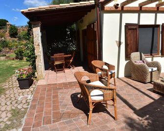 Villa Giada - Domus de Maria - Binnenhof