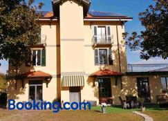 Villa Magnolia Bb, Lago Maggiore (Massino Visconti, Italy) - Massino Visconti - Gebouw