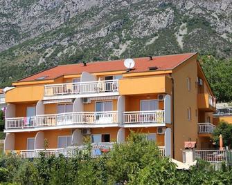 Apartments by the sea Gradac, Makarska - 13681 - Gradac - Edifício