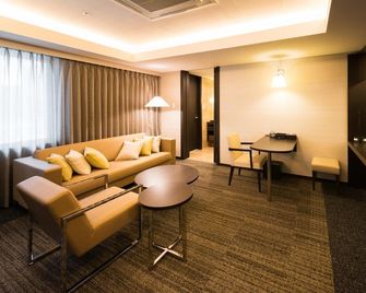 Super Hotel Premier Tokyo Station Yaesu Chuo - Tokyo - Living room