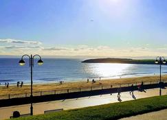Barry Island Beachfront Apartment - Stunning Bay Views and Private Parking - Barry - Praia