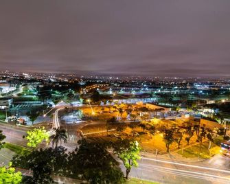 Rede Andrade Vernon - Curitiba - Outdoors view