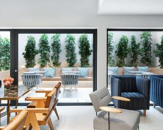 Days City Suites - Patras - Restauracja