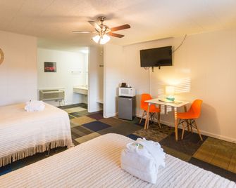 Sunset Motel - Murphy