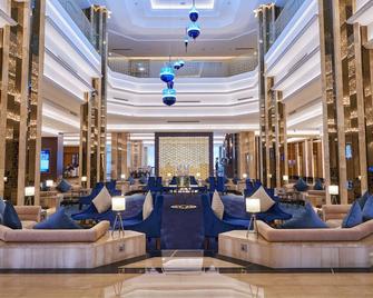 The Diplomat Radisson Blu Hotel Residence & Spa - מאנאמה - לובי
