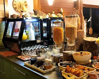 Logis Hôtel-Restaurant Aux Trois Roses - La Petite-Pierre - Buffet
