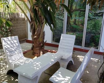 Yuhibuhi Homestay - Batticaloa - Patio