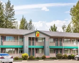 Super 8 by Wyndham Quesnel BC - Quesnel - Bygning