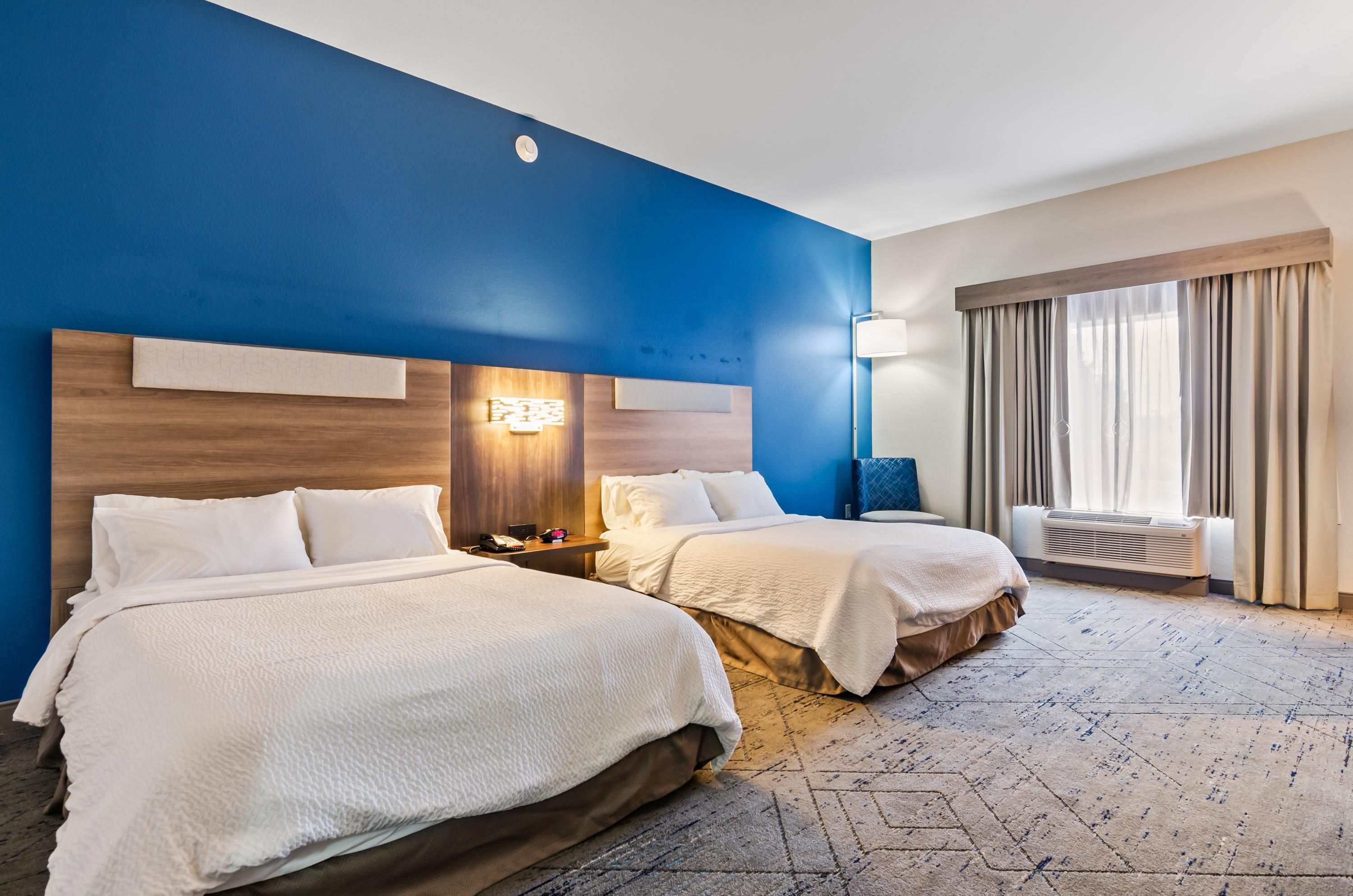 Holiday Inn Express & Suites Wytheville By IHG - Wytheville - Спальня