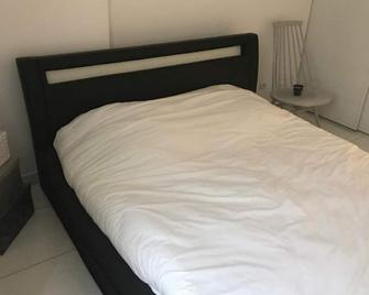 Logement à Tassin avec piscine et garage - Tassin-la-Demi-Lune - Chambre