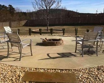Motel 6-White, Ga - Cartersville - White - Patio