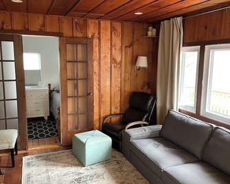 Cozy Long Point Cottage steps to the beach and trails - Long Point - Living room