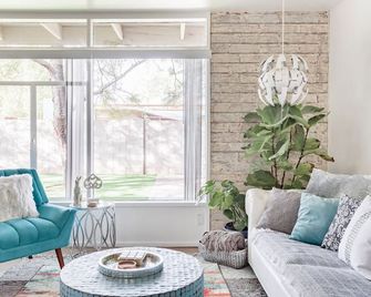 The Claremont #1 - Phoenix - Living room