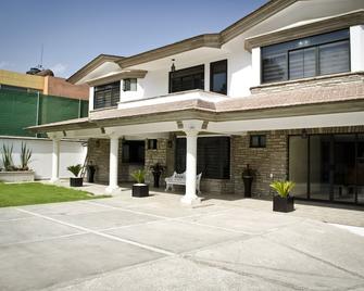 Habitaciones En Renta ( En El Edo. De México ) - Ciudad López Mateos - Edificio