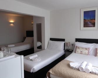 Capri Guest House - Torquay - Bedroom