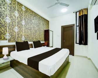 Super Collection O Hotel Sp14 - 印多爾 - 臥室