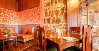 WoodSmoke resort & Spa - Shimla - Phòng ăn