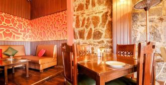 WoodSmoke resort & Spa - Shimla - Comedor