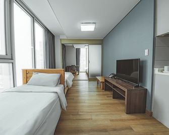 Brown Suites Hotel Sinchon Central - Seul