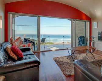 Malahide - Port Fairy - Living room