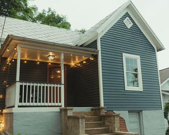 Historic Renovated 2bd - Overlooking Downtown - Knoxville - Building