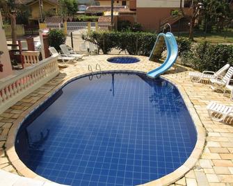 هيزيدنسيال شاليز أنكورا - اباتوبا - حوض السباحة