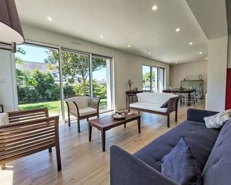 Beautiful private villa for 8 people with WIFI, TV, pets allowed and parking - Saint-Philibert - Salon