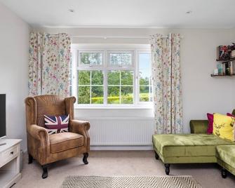 Deer View - A luxury rural property with breathtaking views - East Grinstead - Living room