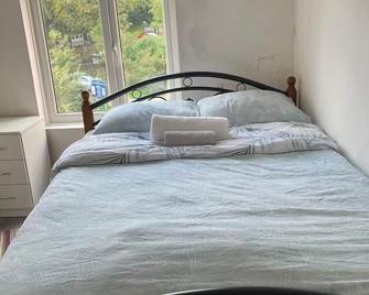 Rahal Hackney - London - Bedroom
