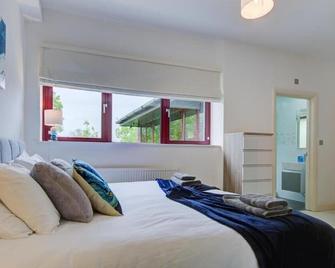 Open Mind Property - City Centre - Fareham - Bedroom
