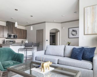 Landing Shadow Glen - Manor - Living room