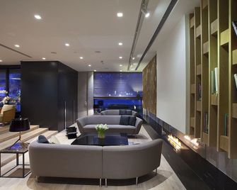 Ilonn Hotel - פוזנאן - טרקלין