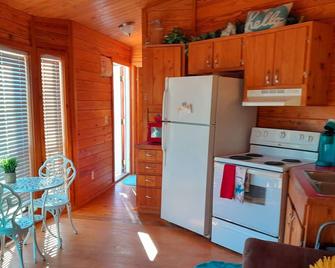 River Cabin 1! - Checotah - Cocina