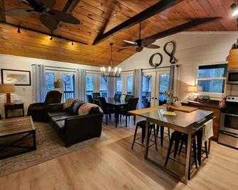 2Bd/1Ba ,opt'l +1Bd/1Ba, stream/waterfall/firepit, in Cashiers. Pet Friendly, - Cashiers - Dining room