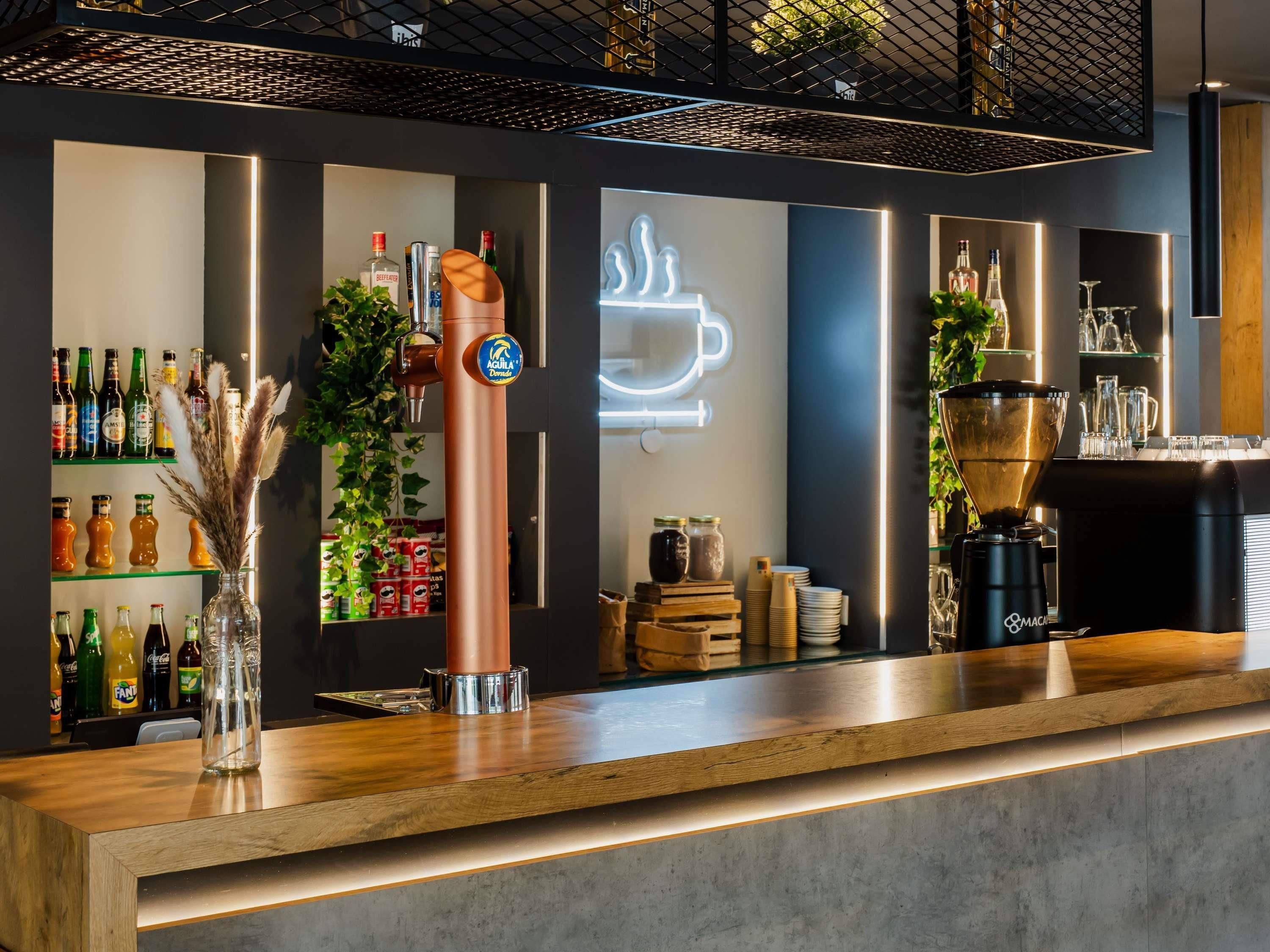 Ibis Barcelona Castelldefels - קאסטלדפלס - בר