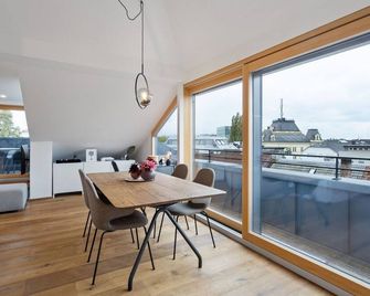 Traumhafte Stadtwohnung mit Bodensee-Blick - Bregenz - Dining room