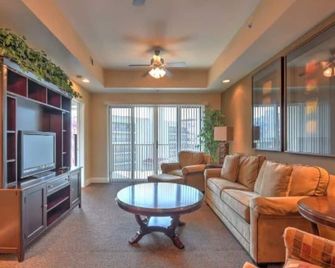 It's Bristol Baby! 2br/2ba Across From Bms - Bristol (Tennessee) - Huiskamer