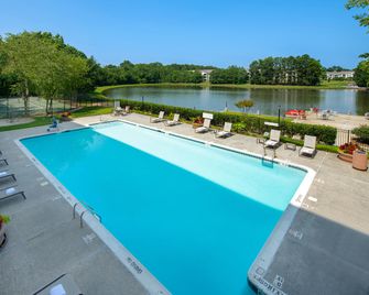 DoubleTree Suites by Hilton Raleigh - Durham - Durham - Piscina