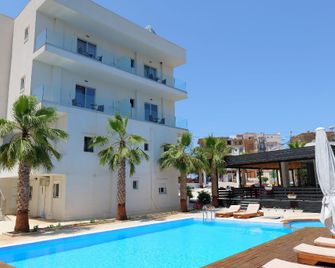 Kuburi Hotel - Ksamil - Pool