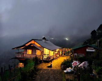 Moksham Himalayan Campsite Pangot - Nainital - Building