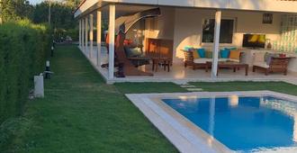 Private Refurbished Villa Nearby Boyalık Beach - Cesme - Pool