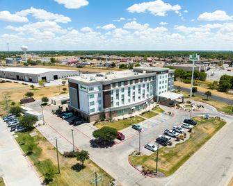 Holiday Inn & Suites Waco Northwest By IHG - Waco - Gebäude