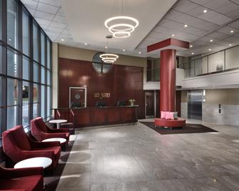 Les Suites Hotel Ottawa - אוטאווה - דלפק קבלה