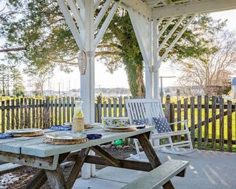 Relax Water View Bike Walk 2 Town and Tides Inn - Irvington - Patio