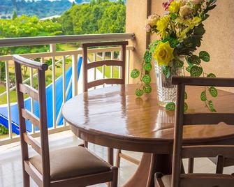 Hotel Azur - Yaundé - Balcón